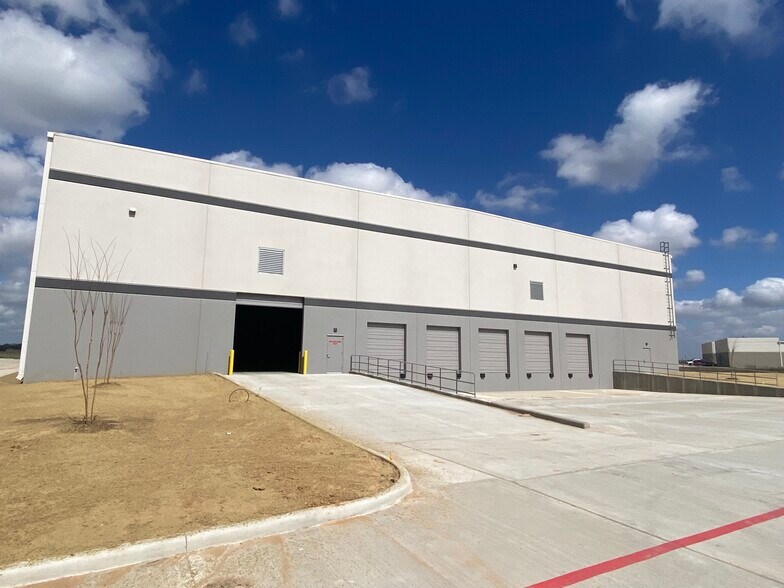 More Photos Of 2690 Twinwood Pky, Brookshire Distribution For Sale