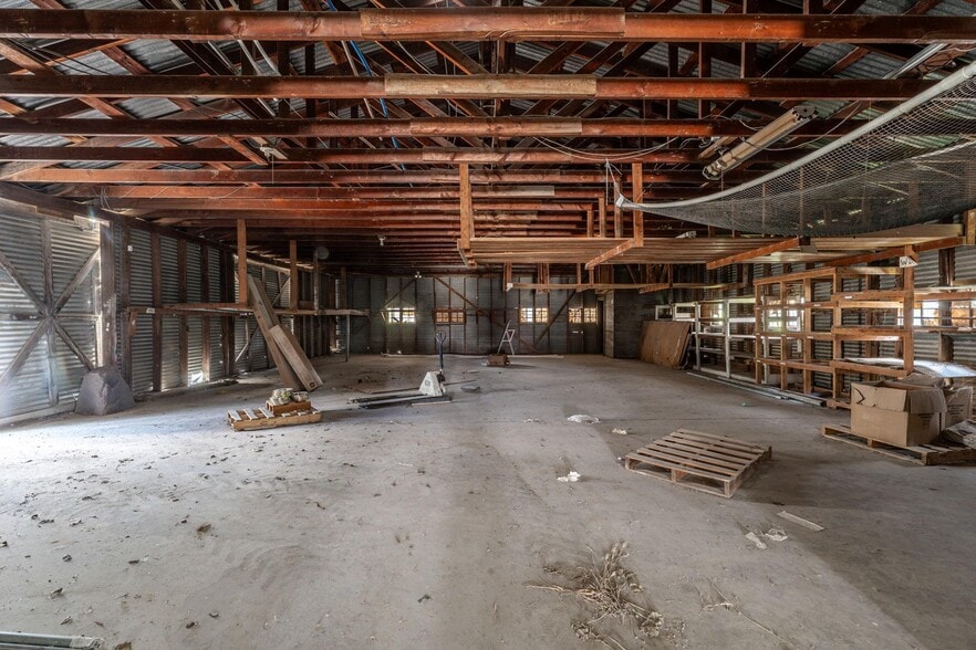 More Photos Of 1208 E Washington St, Stephenville Industrial For Sale