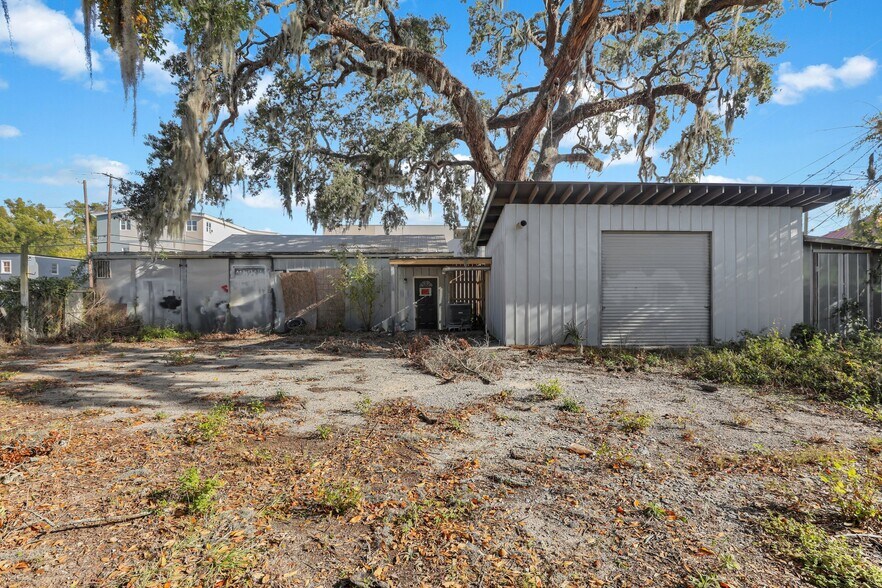 More Photos Of 25 E Maupas Ave, Savannah General Retail For Lease