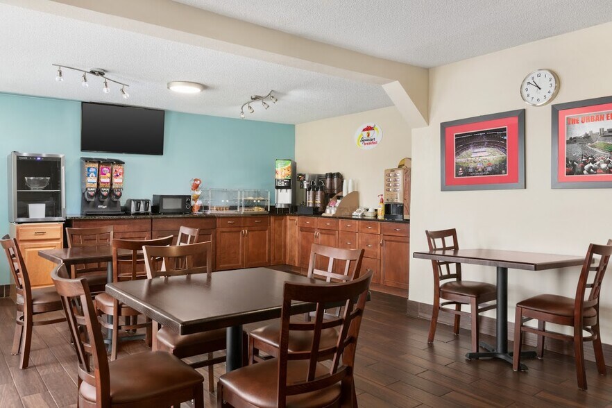 More Photos Of 1951 Broad Ave, Findlay Hotel For Sale