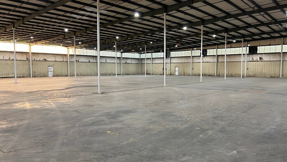 More Photos Of 2112 S Green St, Tupelo Warehouse For Lease
