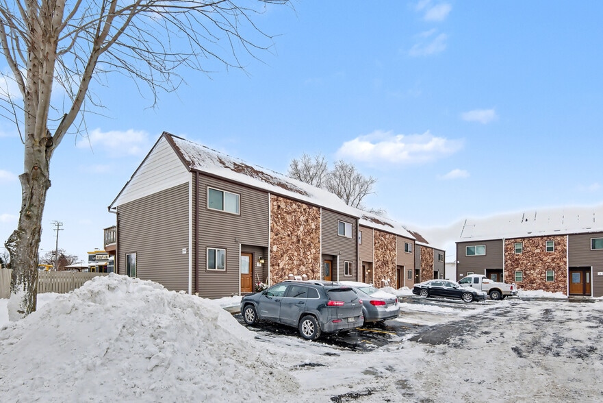 More Photos Of 1747 Oakdale Ave, Green Bay Apartments For Sale