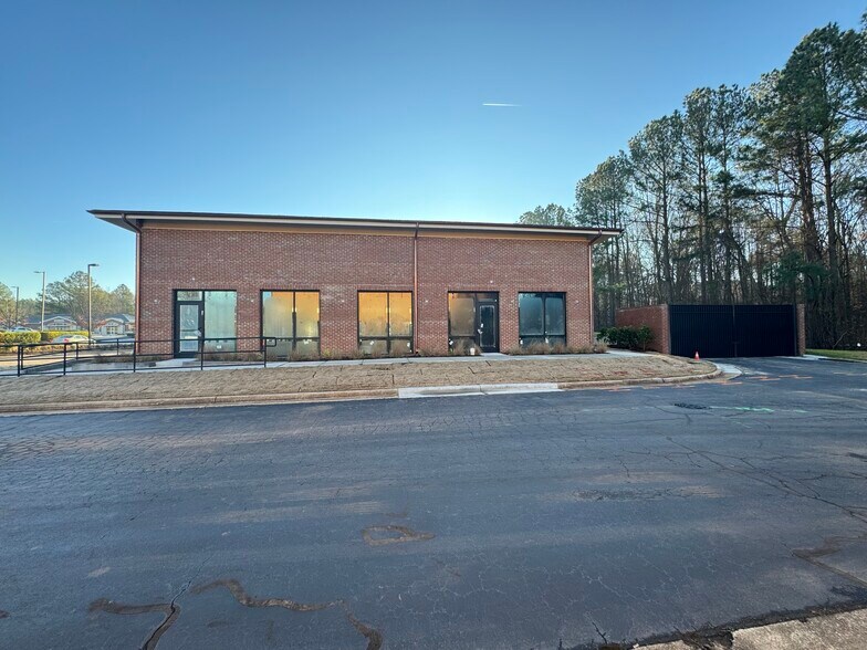 More Photos Of 1041 Darrington, Cary Storefront For Lease