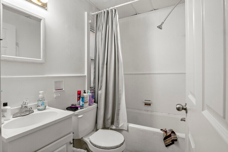 More Photos Of 1205 Garfield Ave, Lincoln Park Apartments For Sale