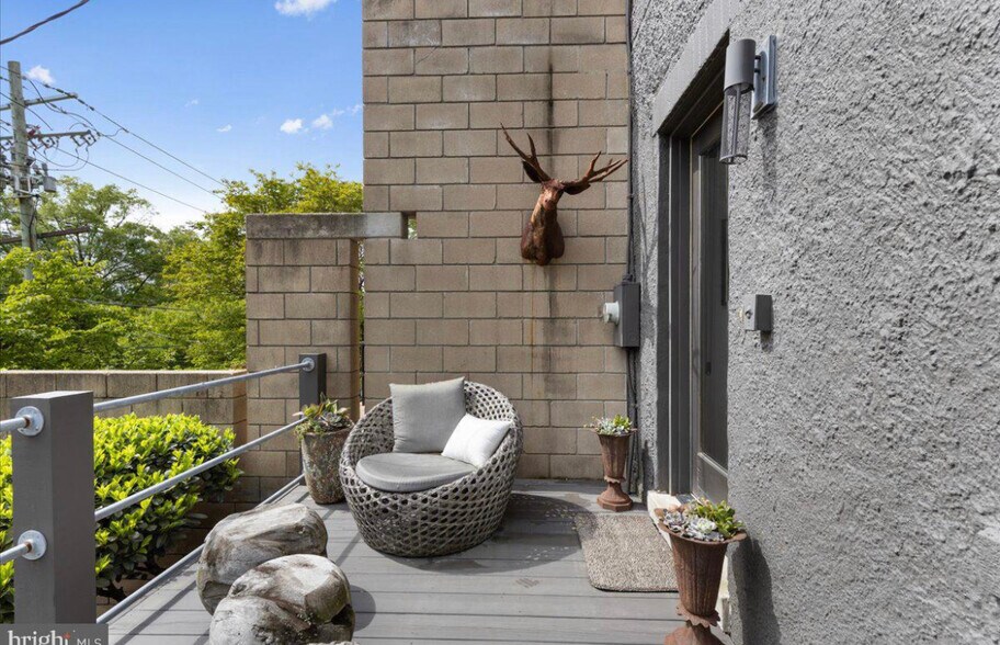 More Photos Of 5169 Macarthur Blvd NW, Washington Office Residential For Lease