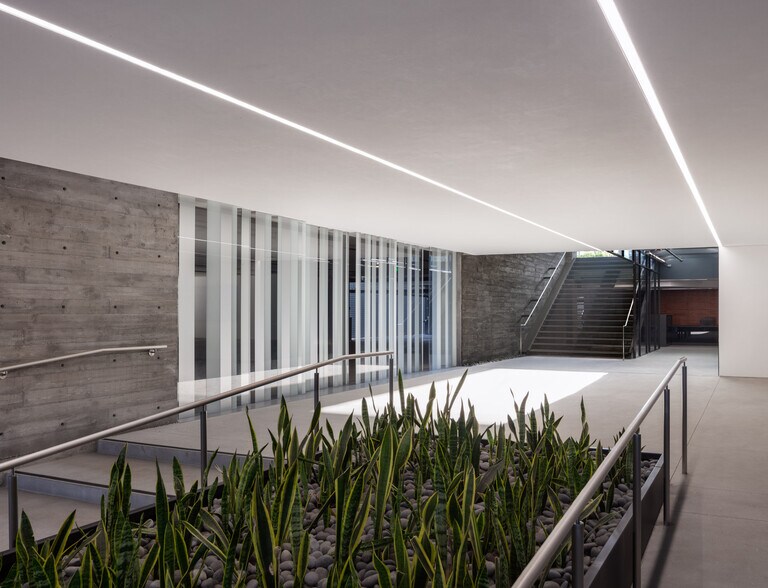 More Photos Of 5533 Waters Edge Way, Playa Vista Office For Lease