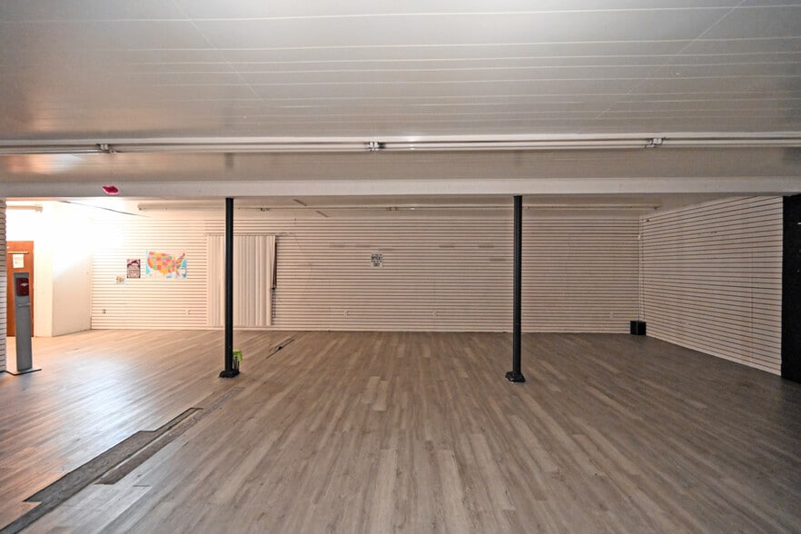 More Photos Of 6999 Colerain Ave, Cincinnati Storefront Retail Office For Lease