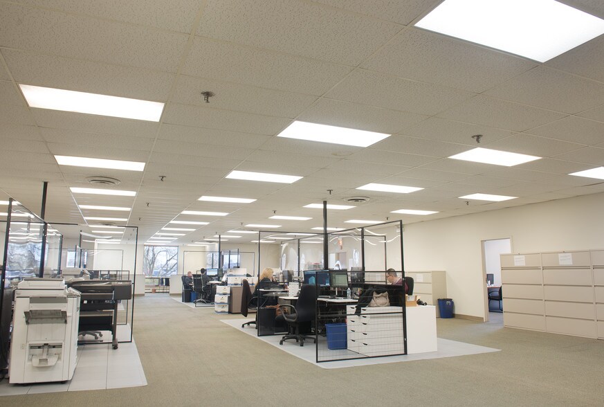 More Photos Of 5858 W 73rd St, Bedford Park Manufacturing For Sale