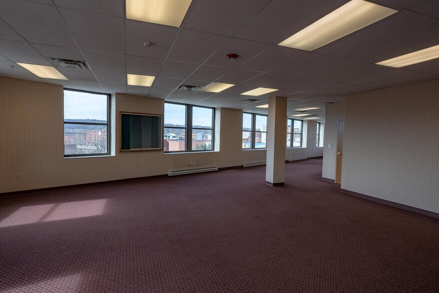 More Photos Of 253 E Washington St, New Castle Office For Lease