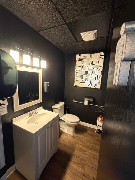 More Photos Of 1111 E Park Ave, Anaconda Restaurant For Sale