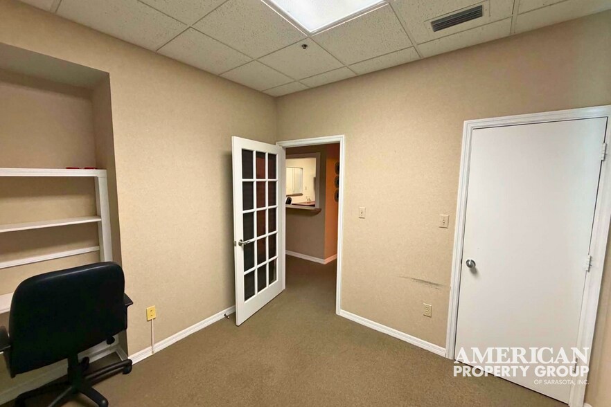More Photos Of 1219 S East Ave, Sarasota Medical For Sale