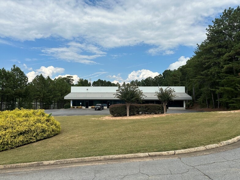 More Photos Of 3675 Kennesaw N Ind Pky, Kennesaw Showroom For Sale