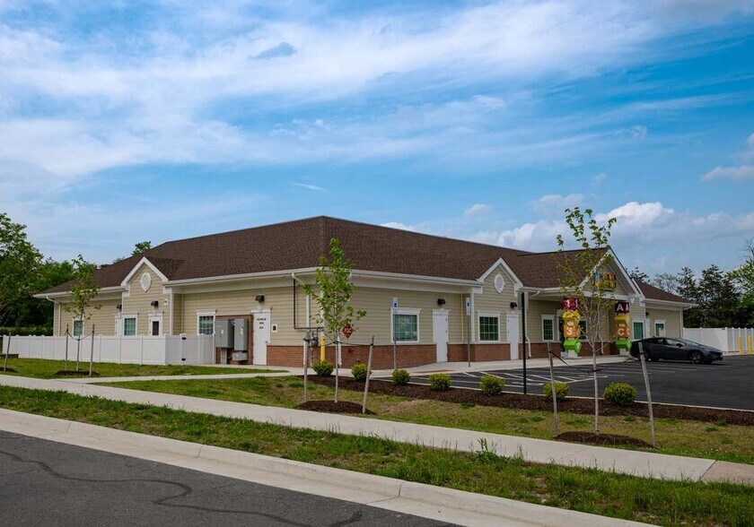 Primary Photo Of 43020 Eastern Kingbird Plz, Ashburn Schools For Sale