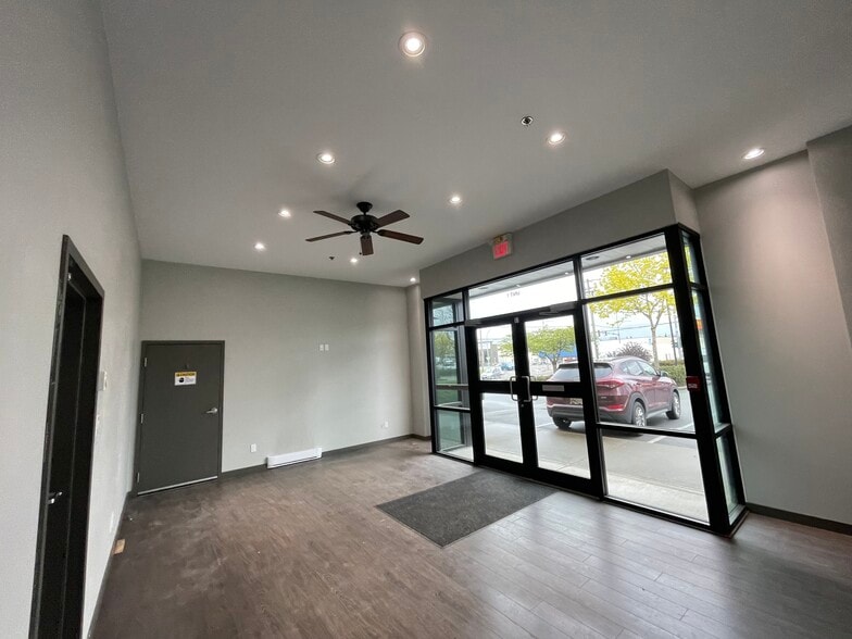 More Photos Of 19840 96th Ave, Langley Twp Showroom For Lease