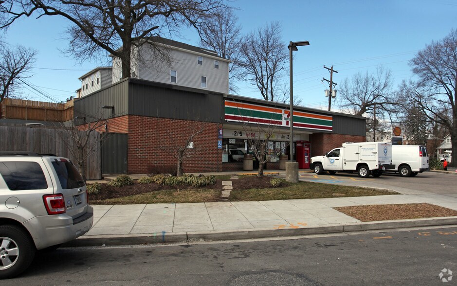 More Photos Of 1927 Rhode Island Ave NE, Washington Freestanding For Sale