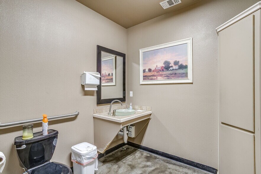 More Photos Of 1228 Ranger Hwy, Weatherford Freestanding For Sale