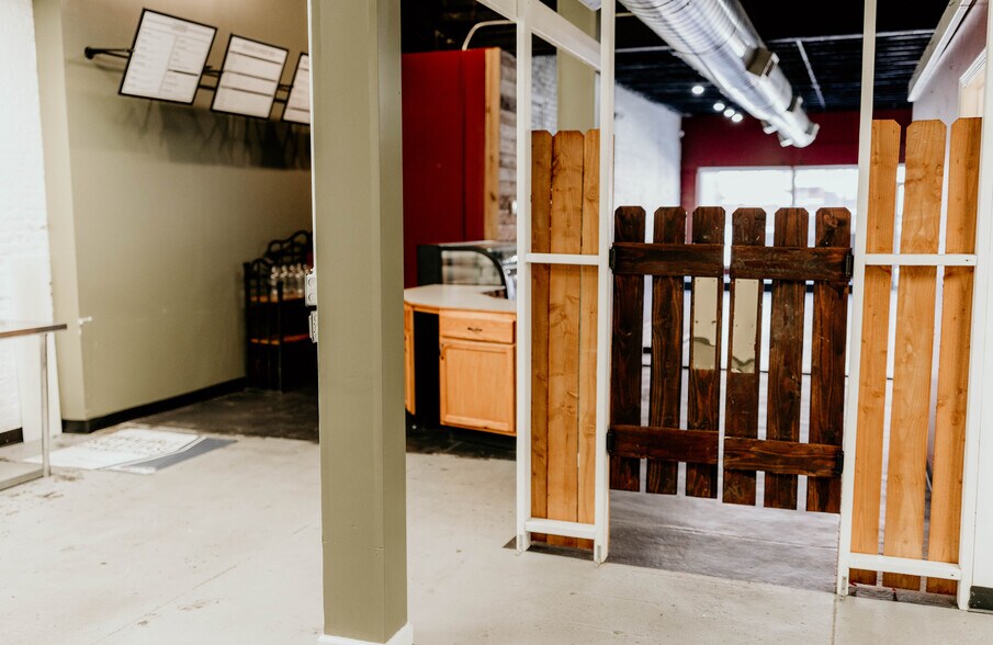 More Photos Of 1529 Grand Blvd, Kansas City Storefront Retail Office For Lease