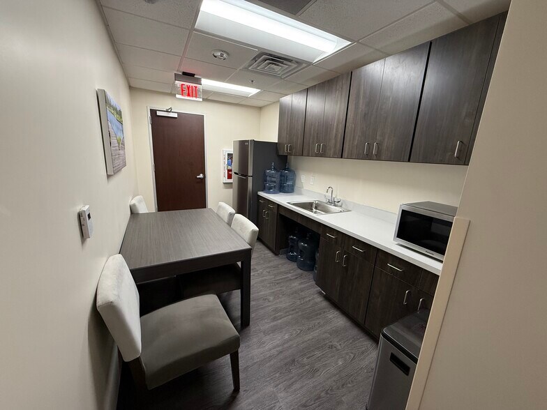 More Photos Of 1250 E Cliff Dr, El Paso Medical For Lease