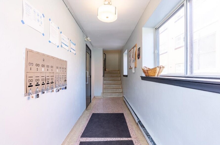 More Photos Of 1254 Fennell Ave E, Hamilton Apartments For Sale