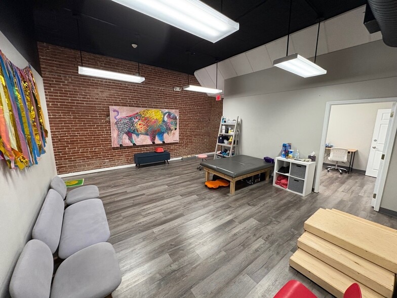 More Photos Of 117-119 N Main St, Sand Springs Storefront Retail Residential For Lease