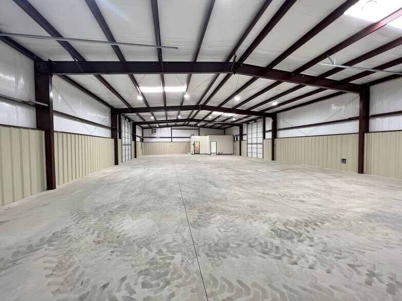 More Photos Of 3920 NW 39th St, Oklahoma City Unknown For Lease