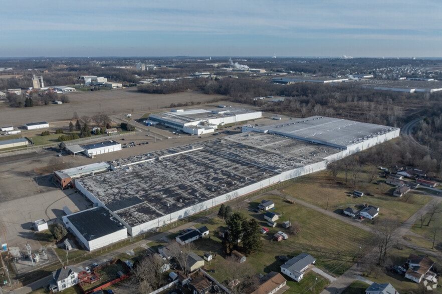 More Photos Of 4676 Erie Ave SW, Navarre Distribution For Lease