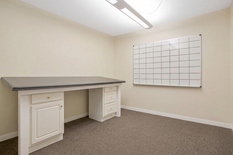 More Photos Of 6900 Fairfield Dr, Pensacola Office For Sale