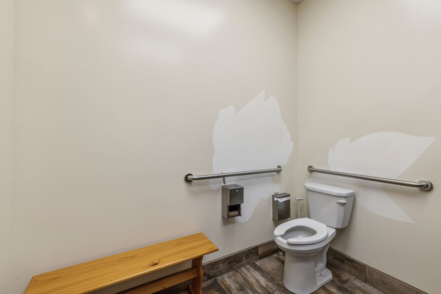 More Photos Of 102 N Rogers St, Aberdeen Restaurant For Sale