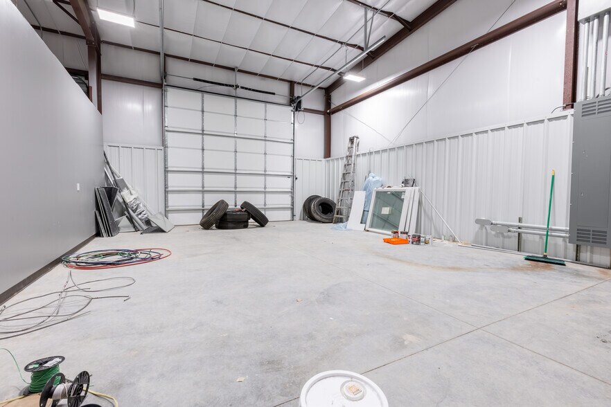 More Photos Of 6709 Universal Ave, Kansas City Warehouse For Sale