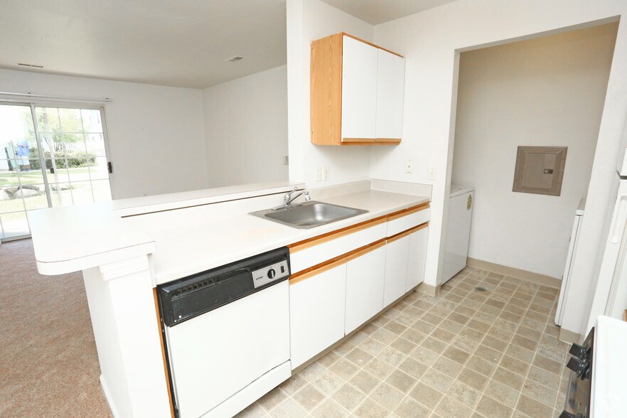 More Photos Of 6101-6103 Eagle Ridge Ln, Flint Apartments For Sale