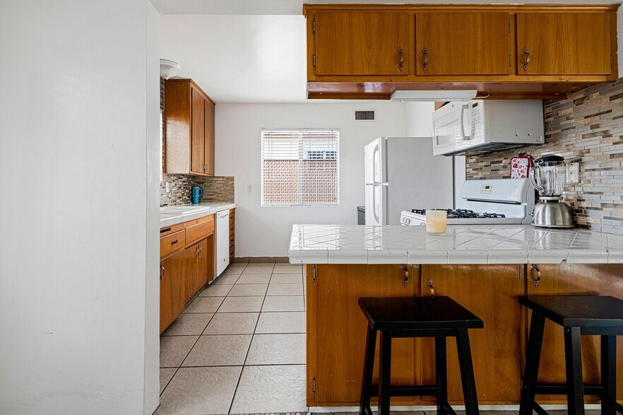 More Photos Of 66665 1st St, Desert Hot Springs Apartments For Sale