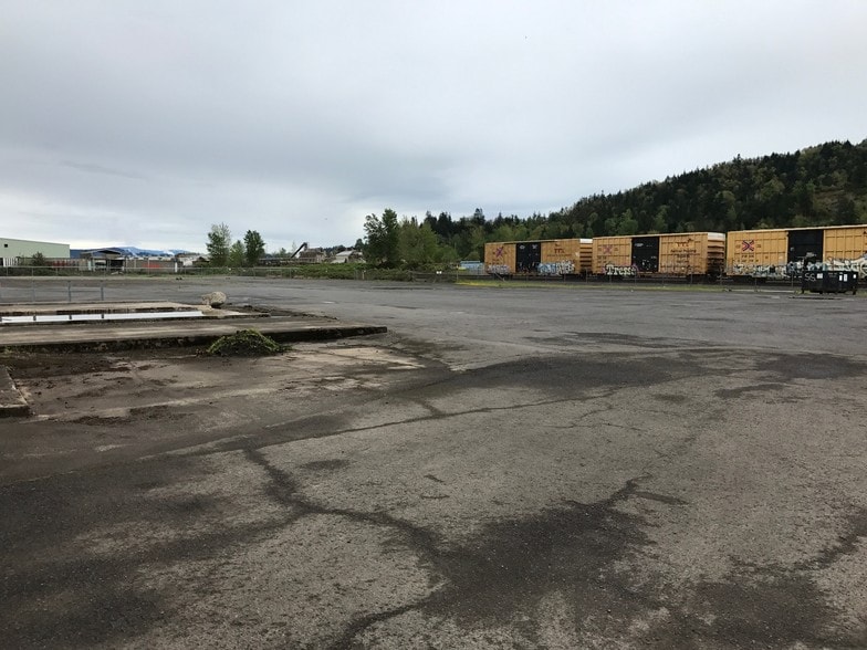 More Photos Of 1291 S A St, Springfield Manufacturing For Lease