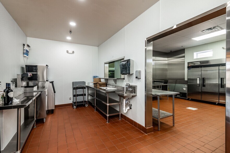 More Photos Of 315 E Andy Devine Ave, Kingman Hotel For Sale