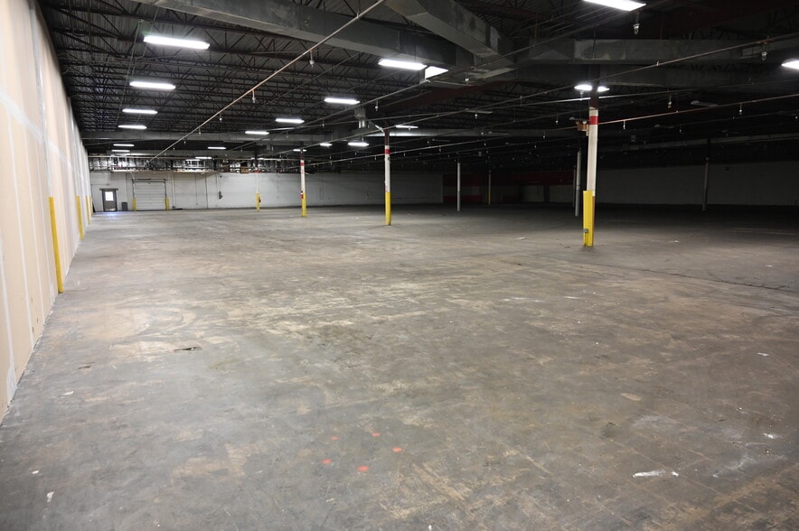 More Photos Of 2300 Claremont Ave, Ashland Storefront For Sale