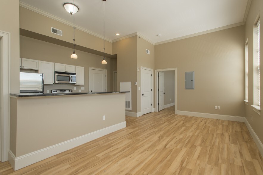 More Photos Of 28 Chestnut St, Foxborough Apartments For Sale