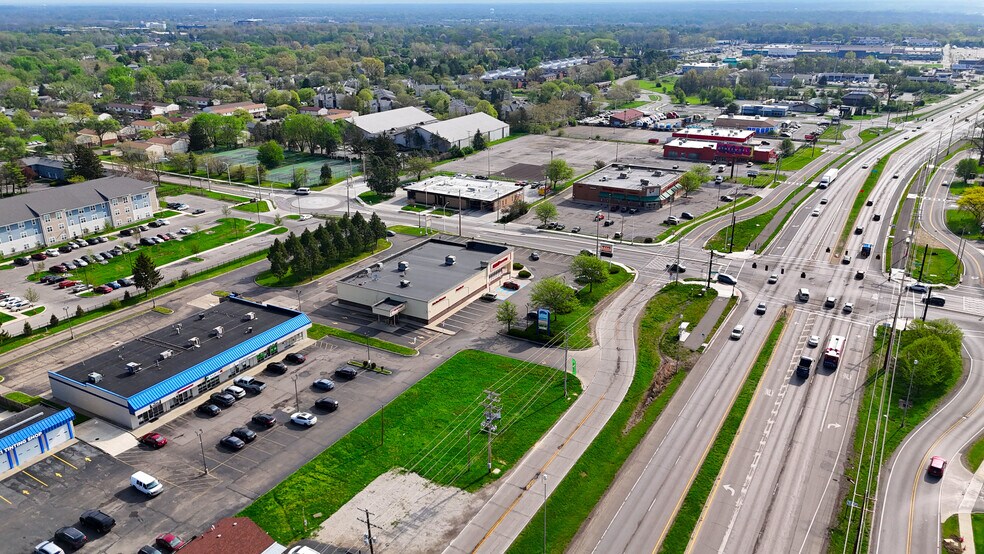 More Photos Of 2050-2090 E Dublin Granville Rd, Columbus General Retail For Lease