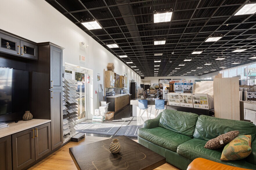 More Photos Of 1800 N Rand Rd, Palatine Freestanding For Sale