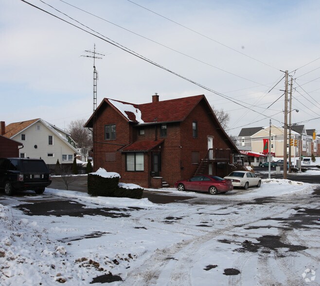More Photos Of 641 E State St, Alliance Office Residential For Lease
