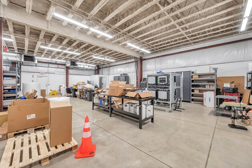 More Photos Of 2090 Sunnydale Blvd, Clearwater Manufacturing For Sale