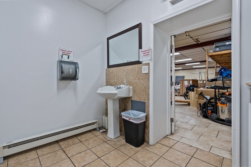 More Photos Of 2814-2818 E Allegheny Ave, Philadelphia Storefront Retail Office For Lease
