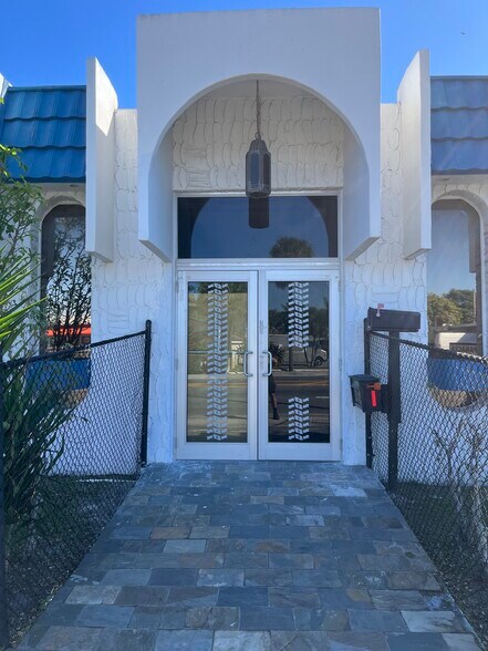 More Photos Of 14205 W Dixie Hwy, North Miami Medical For Sale