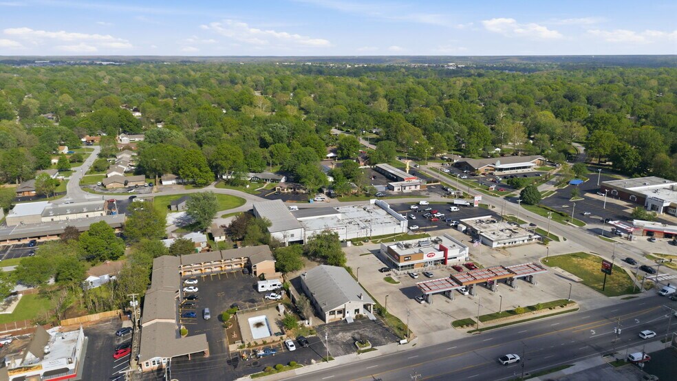 More Photos Of 2122 S Glenstone Ave, Springfield Freestanding For Sale