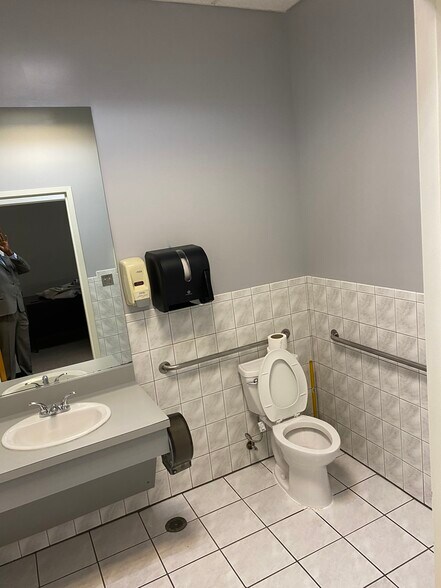 More Photos Of 9-25 Alling St, Newark Office For Lease