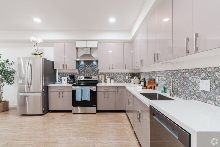 More Photos Of 475 Dover Pky, Delano Apartments For Sale