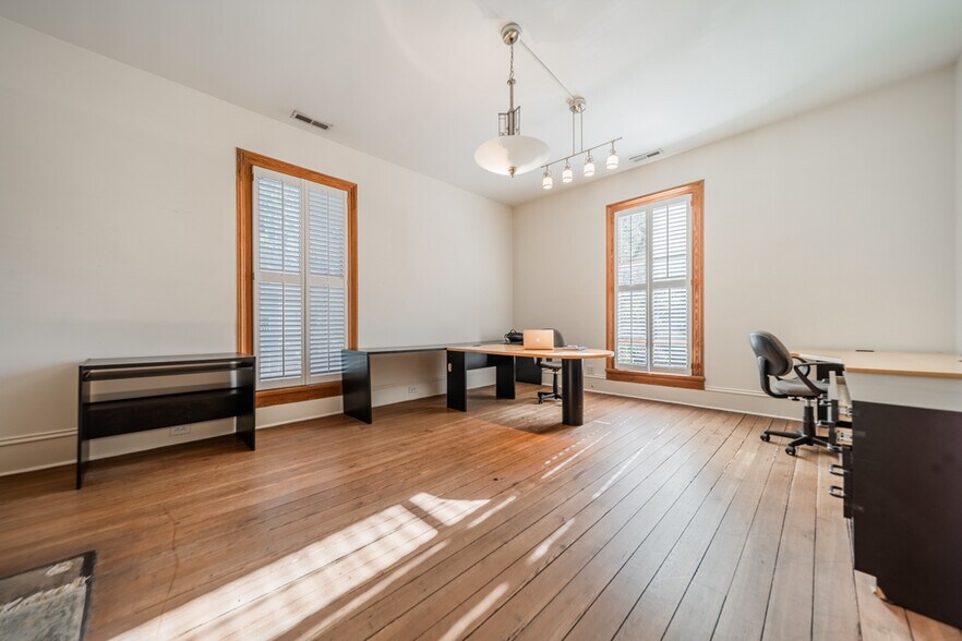 More Photos Of 224 W 10th St, Charlotte Restaurant For Sale