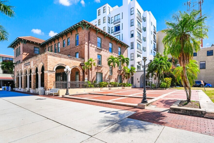 More Photos Of 2320 First St, Fort Myers Apartments For Sale