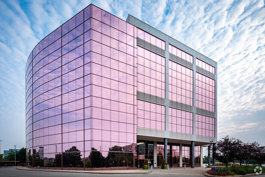 More Photos Of 27 Allstate Pky, Markham Office For Lease