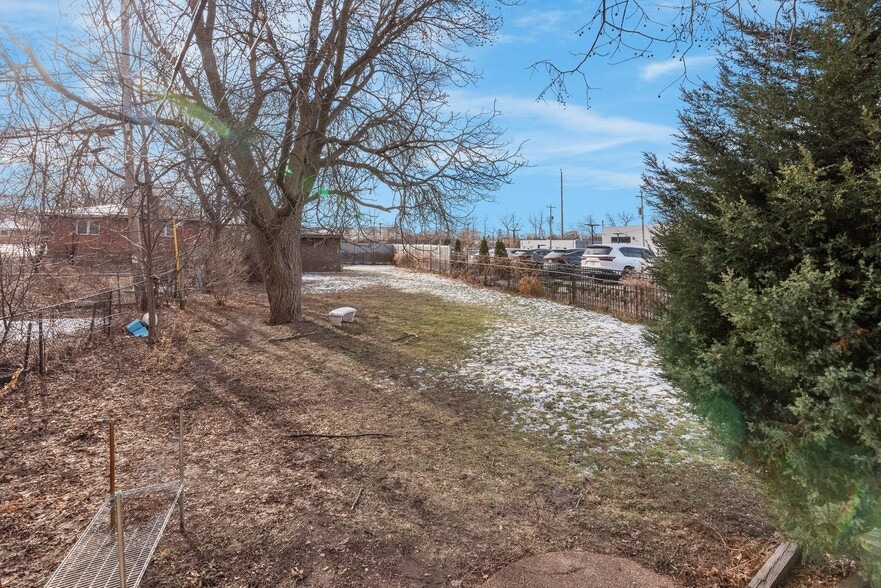 More Photos Of 1405 W Silver Spring Dr, Milwaukee Veterinarian Kennel For Sale