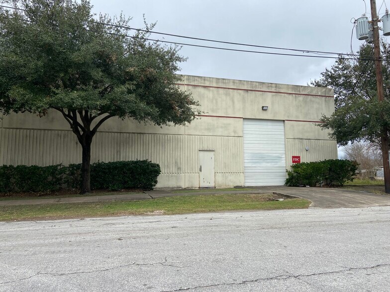 More Photos Of 6425 Harrisburg Blvd, Houston Industrial For Sale