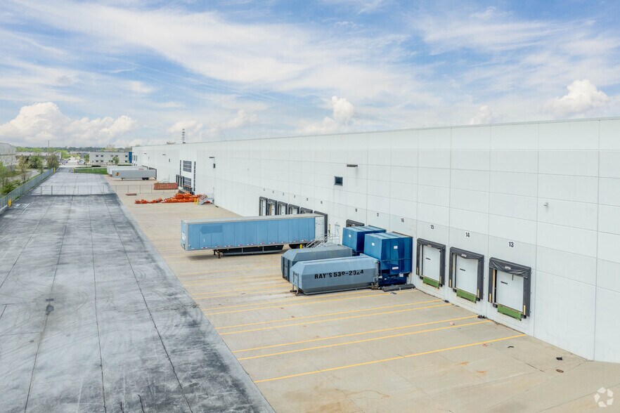 More Photos Of 650 Commerce Parkway East Dr, Greenwood Warehouse For Lease